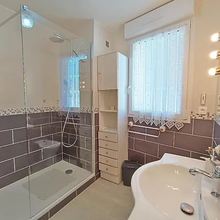 Lägenhet Chez Celeste, Luchon Centre, T2 Bis, 4 Personnes, Ascenseur *