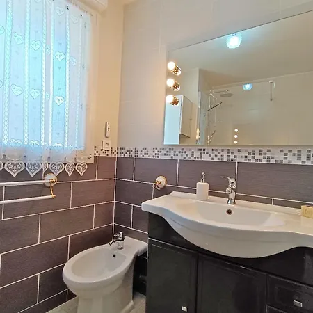 Apartment Chez Celeste, Luchon Centre, T2 Bis, 4 Personnes *
